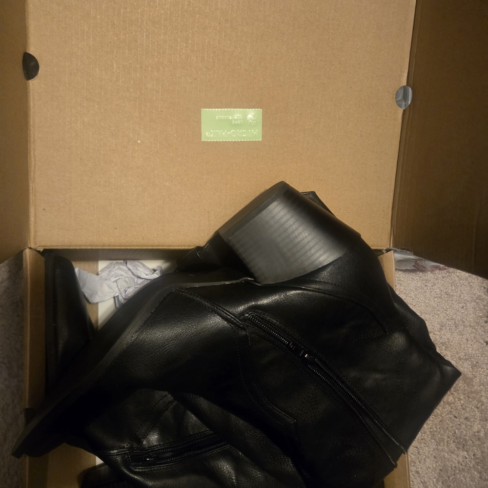 Black Knee-High Women's Boots - Picture 4 of 4